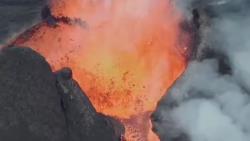یک فوران زیبا از یکی از آتشفشان های ایسلند